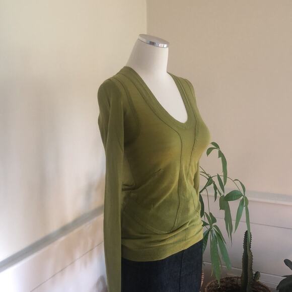 BCBG Sheer Olive Green V-Neck Pullover Sweater Wool Blend XS Long Sleeve Knit - Picture 2 of 9